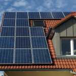 Kleines Dach mit Photovoltaik